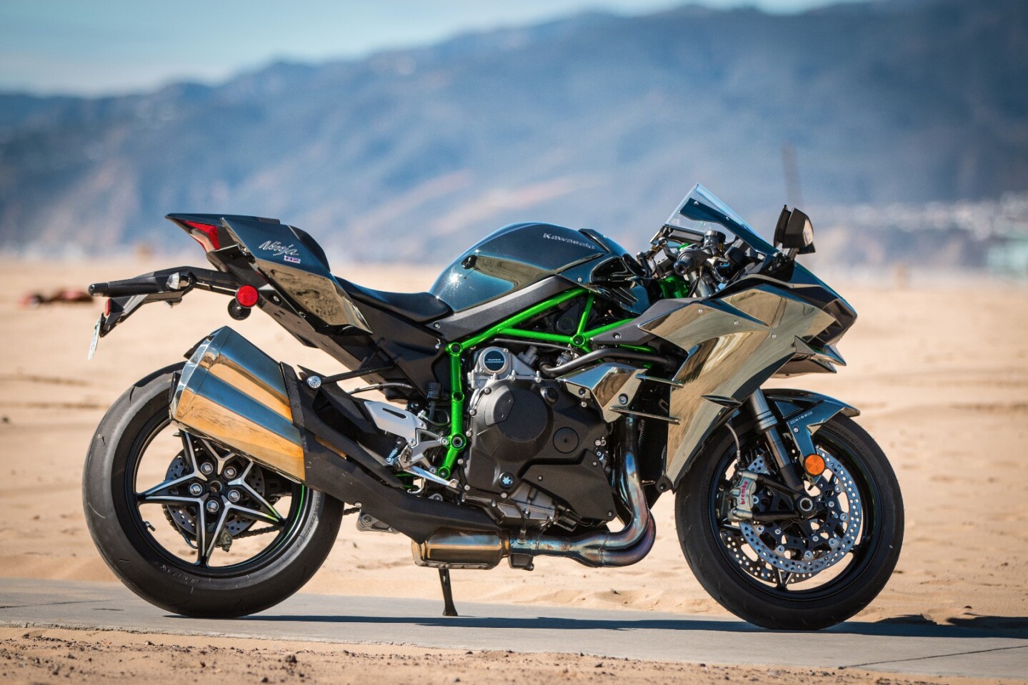 Review Kawasaki's supercharged H2 is an elegant artwork of supreme