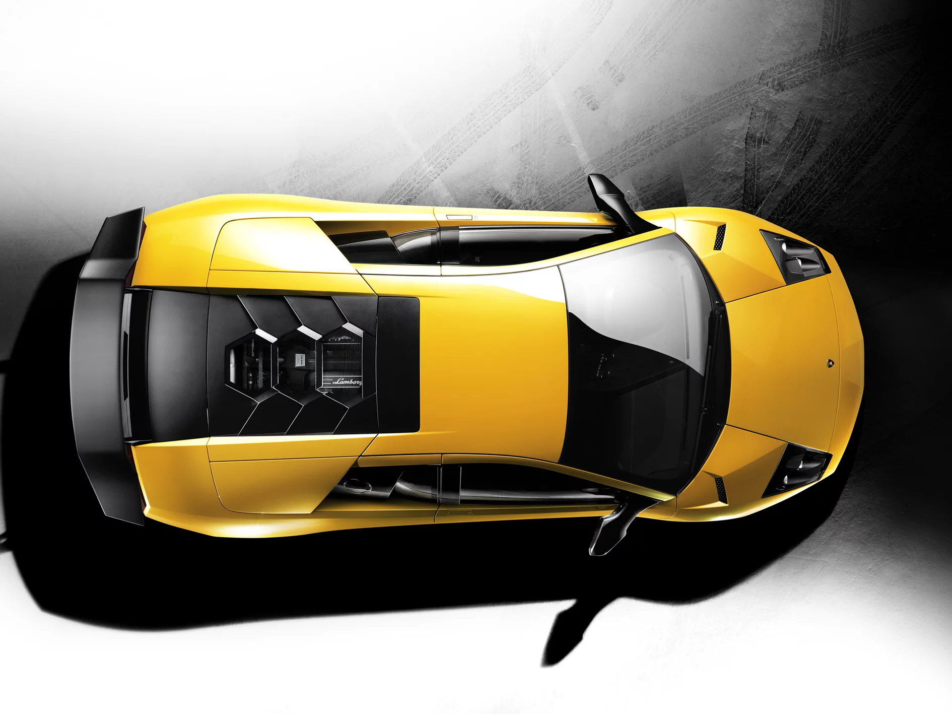 Murciélago uses the traditional Lambo layout; 2 seats, gull-winged doors, and a mid-mounted 6.1 litre V12 engine producing 580 hp & 479 lb.ft of torque to an all-wheel drive system