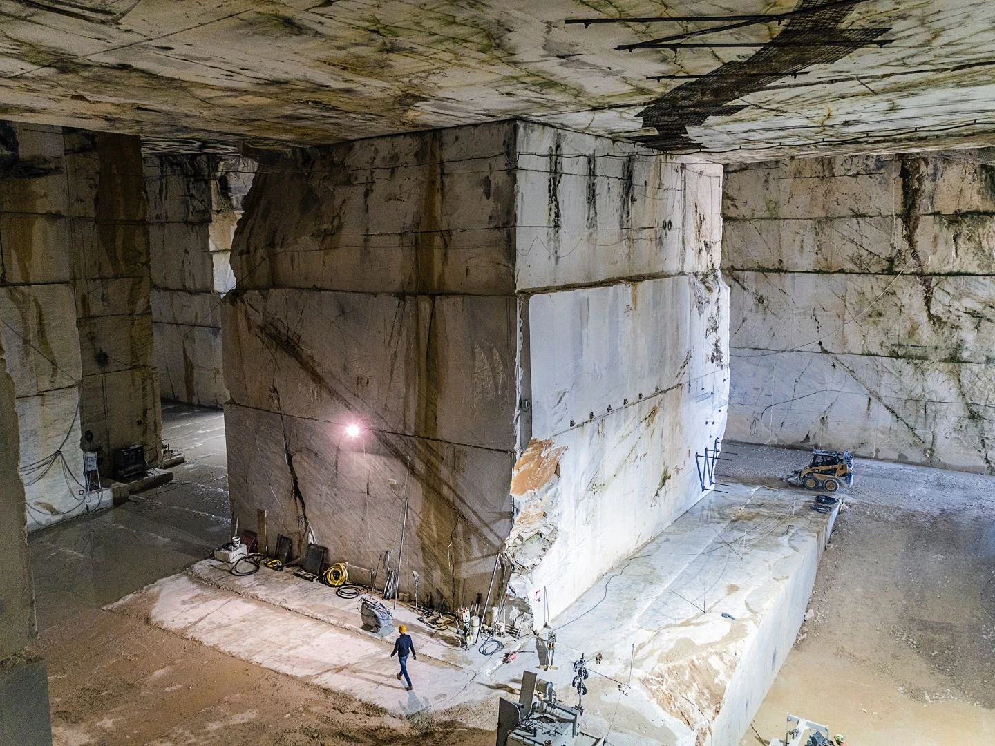 The Calacata Borghini quarry, located close to the village of Torano, is named after Paolo Borghini, the owner of the quarry since 1979. In this quarry miners extract the Calacata Borghini (one of the most precious and expensive marble quality in Carrara) and the Bardiglio Blu Crestola