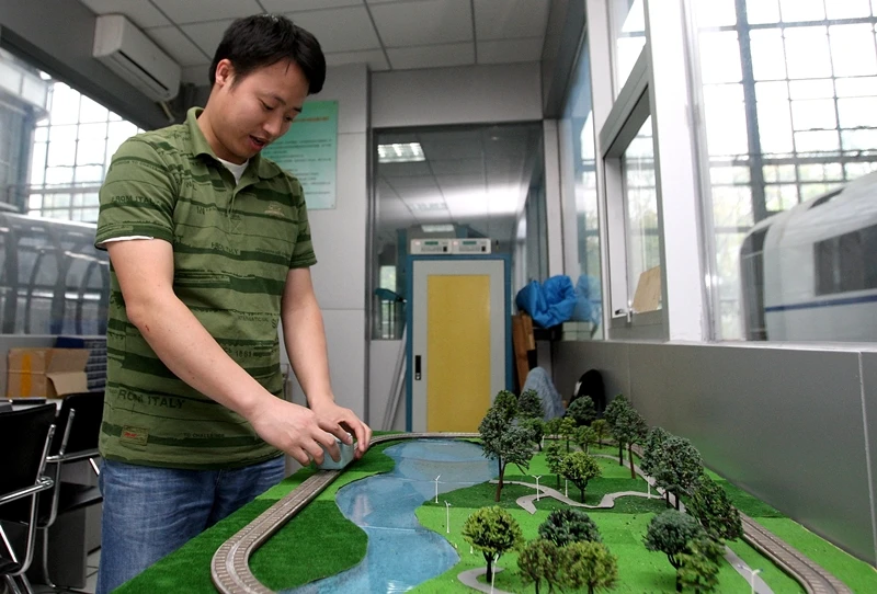 Dr Zigang studies a model of a potential maglev track (Photo: Imagechina)