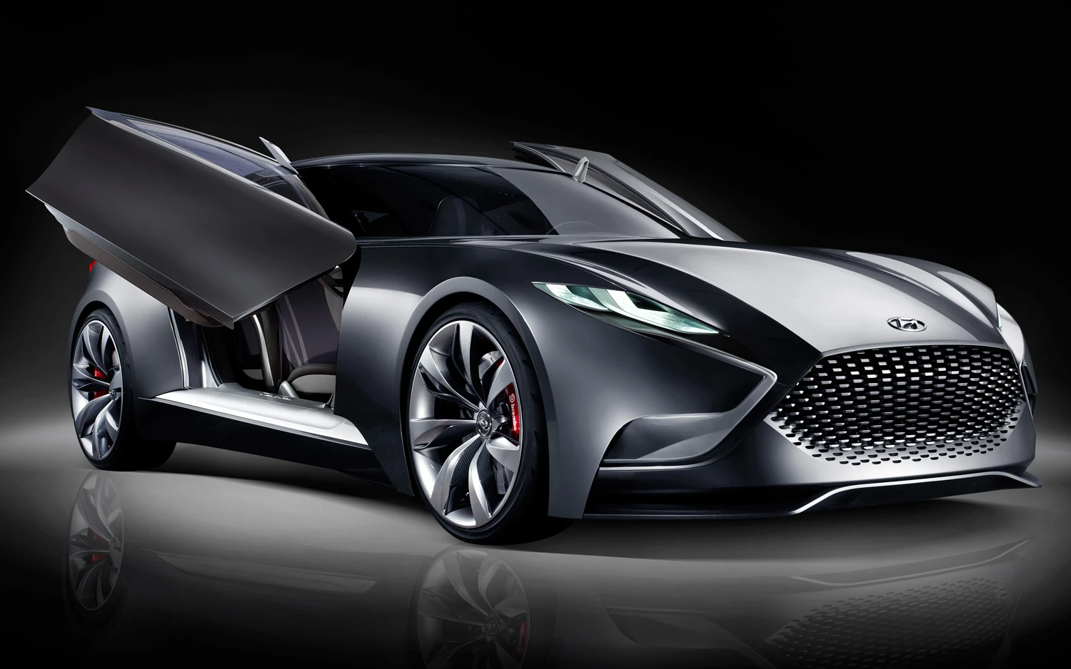 The HND-9 “Represents an evolution of Hyundai’s ‘"Fluidic Sculpture" design philosophy