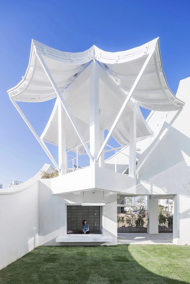 The Flying House has lots of little nooks suitable for study, though being near an airport could be quite distracting