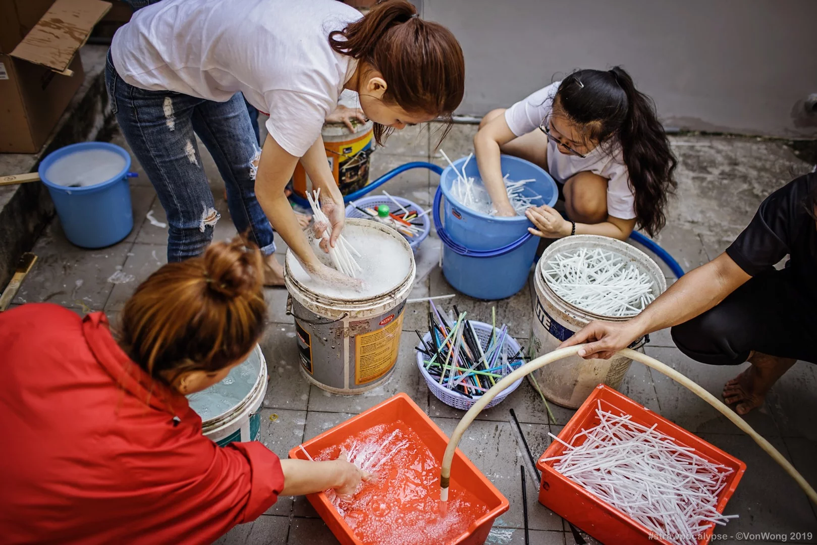 Straws for the Strawpocalypse installation were collected by volunteers from all over Vietnam, with the blue, green and black straws making up the main body of the wave