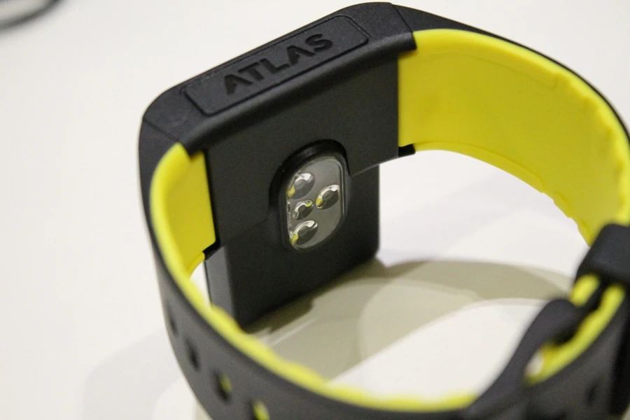An accelerator, gyroscope and optical heart rate sensor are the key components (Photo: Stu Robarts/Gizmag.com)