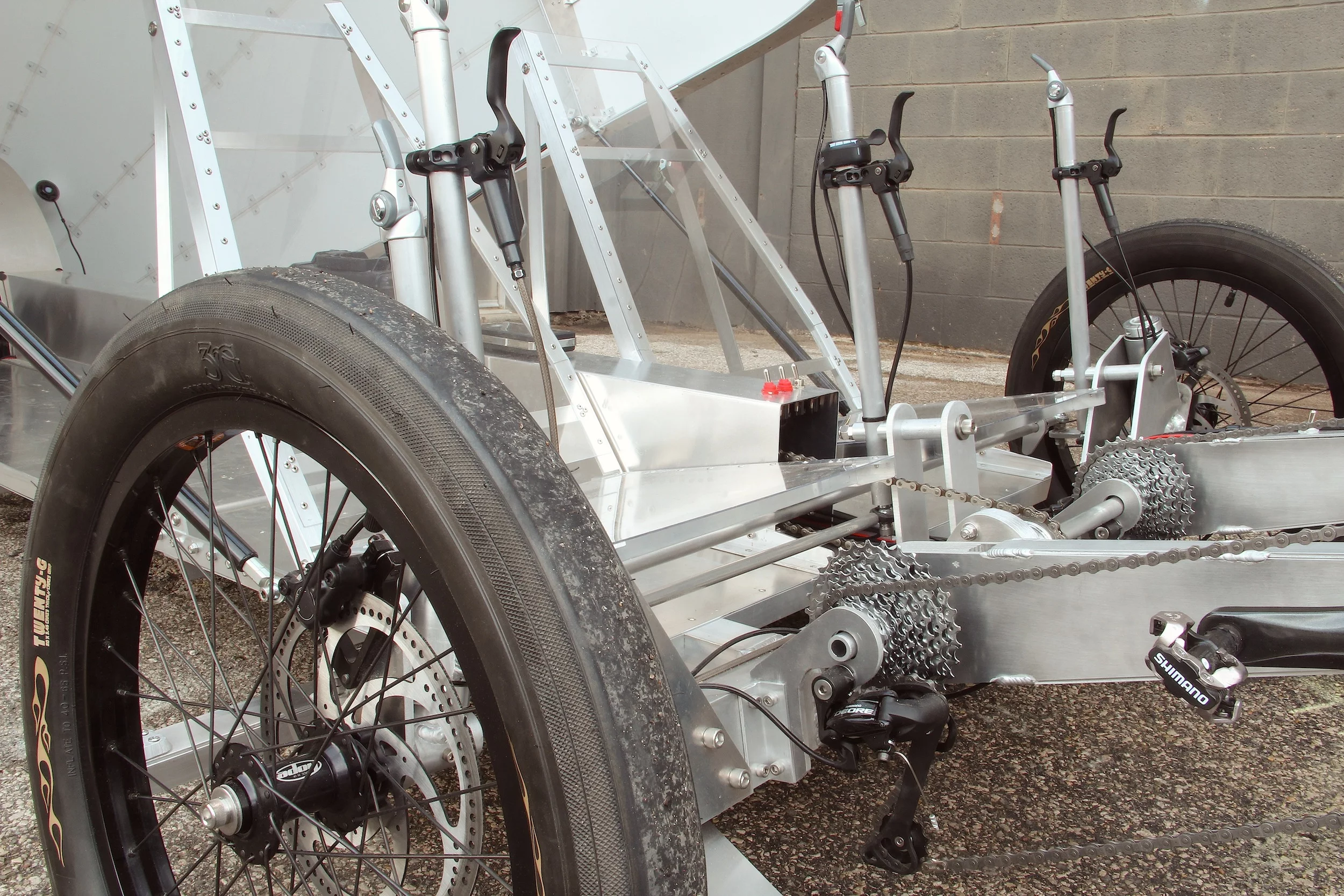 The Zeppelin can be powered by the tandem riders or assisted with the electric motor which can reach a maximum speed of 25mph (40km/h)