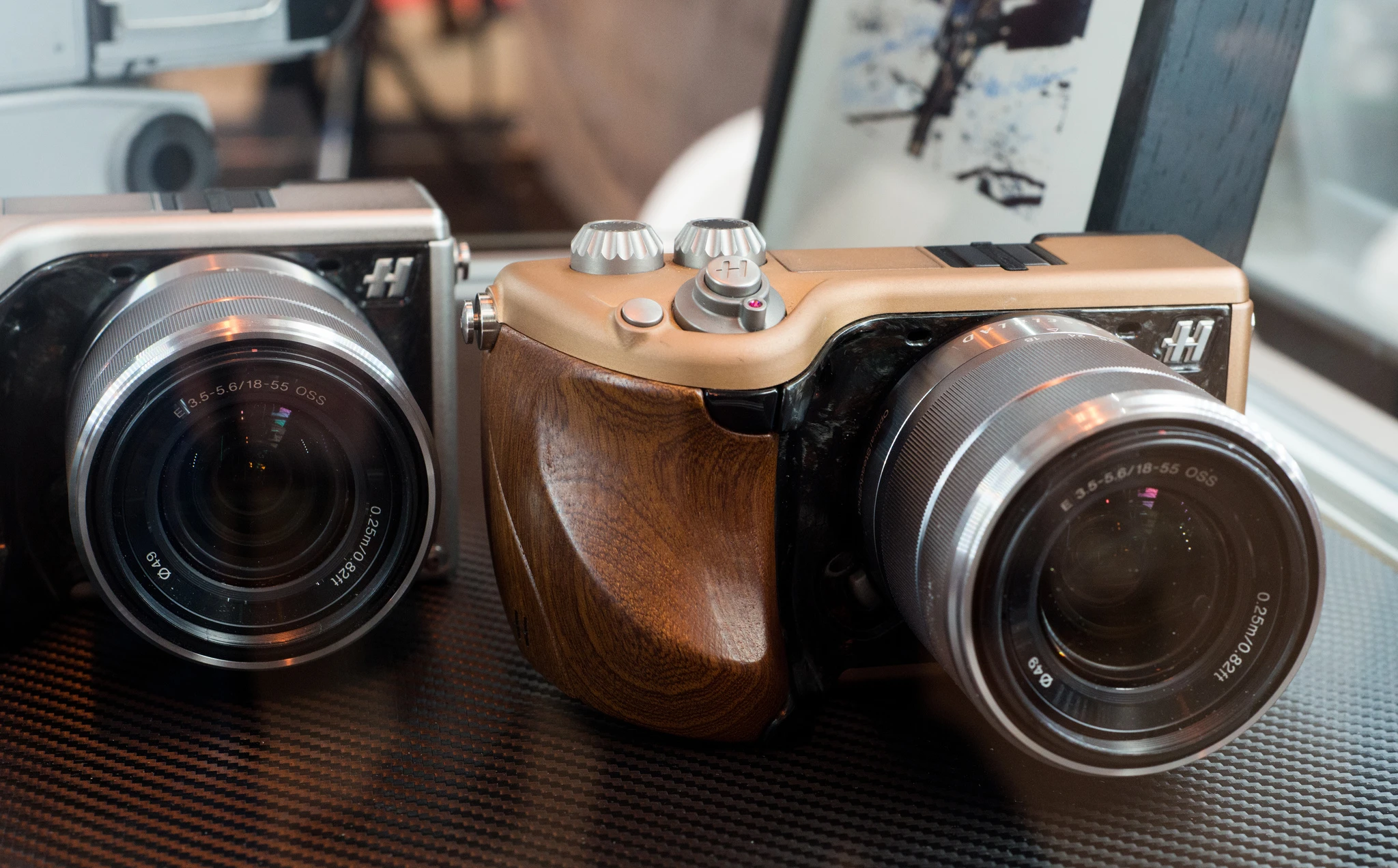 The Hasselblad Lunar had been designed as an "ultimate luxury" mirrorless interchangeable lens camera