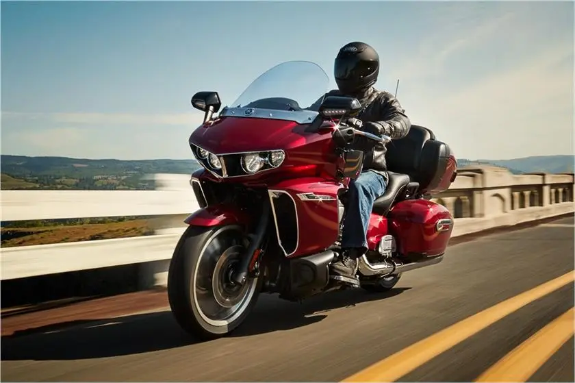 2017 Yamaha Star Venture: a powerful visual image