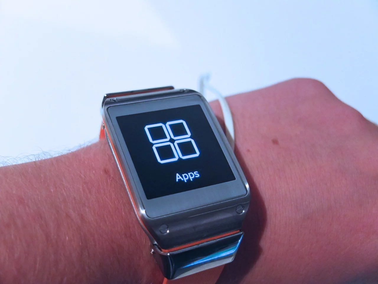 If the watch is in any way beautiful, it's down, in no small part, to the simple white-on-black iconography that indicate each of the watch's functions and the elegant sans serif fonts which tell the time (Photo: Gizmag)