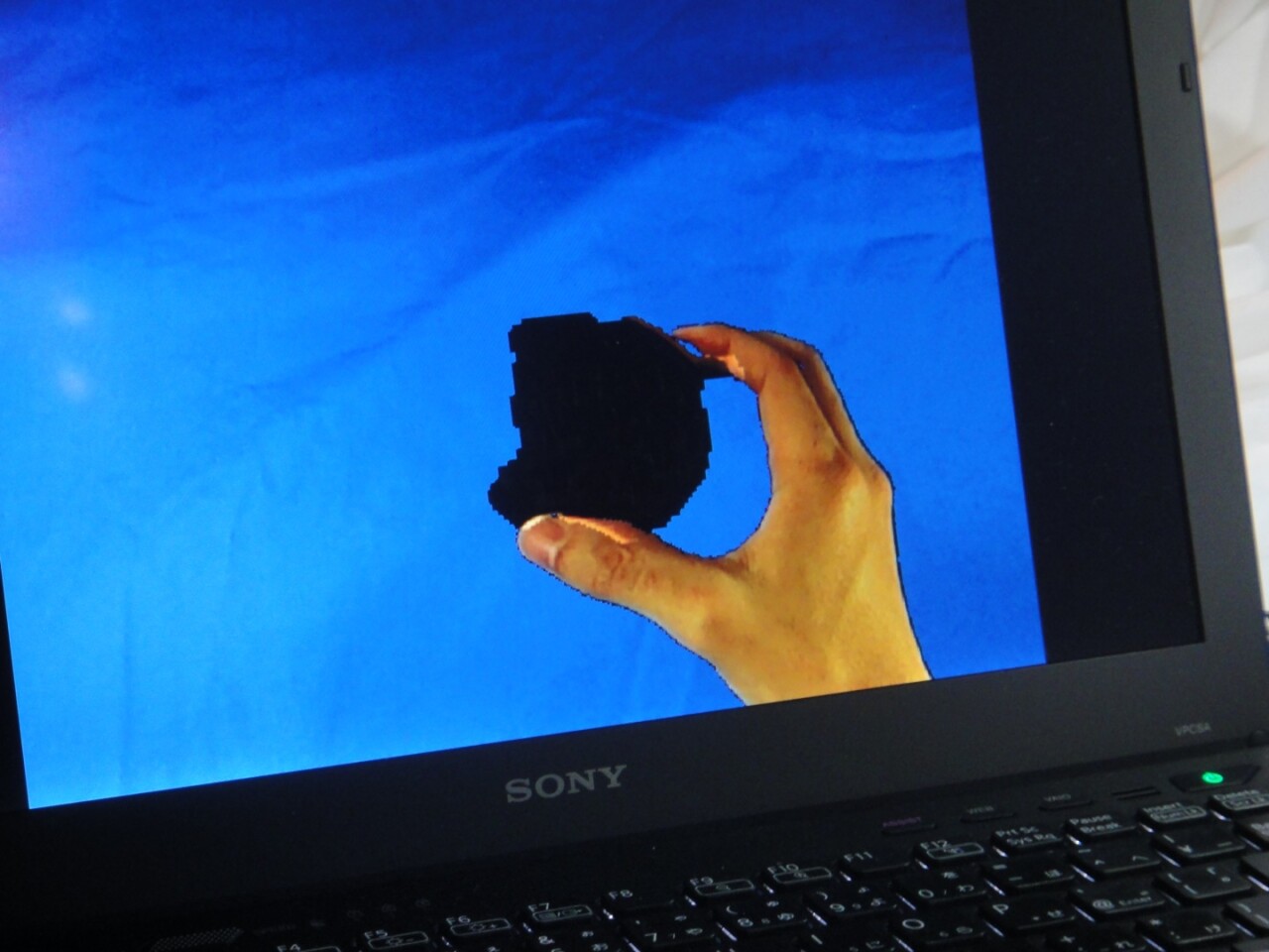 A deformation algorithm makes users' hands appear to be opened wider, as if they're naturally holding the larger piece of food