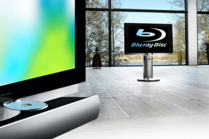 The BeoVision 7-40 with integrated Blu-ray player.