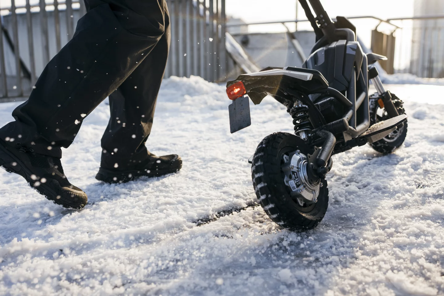 Mini-moto looks, 960-W peak hub motor, dual suspension, 35-km battery