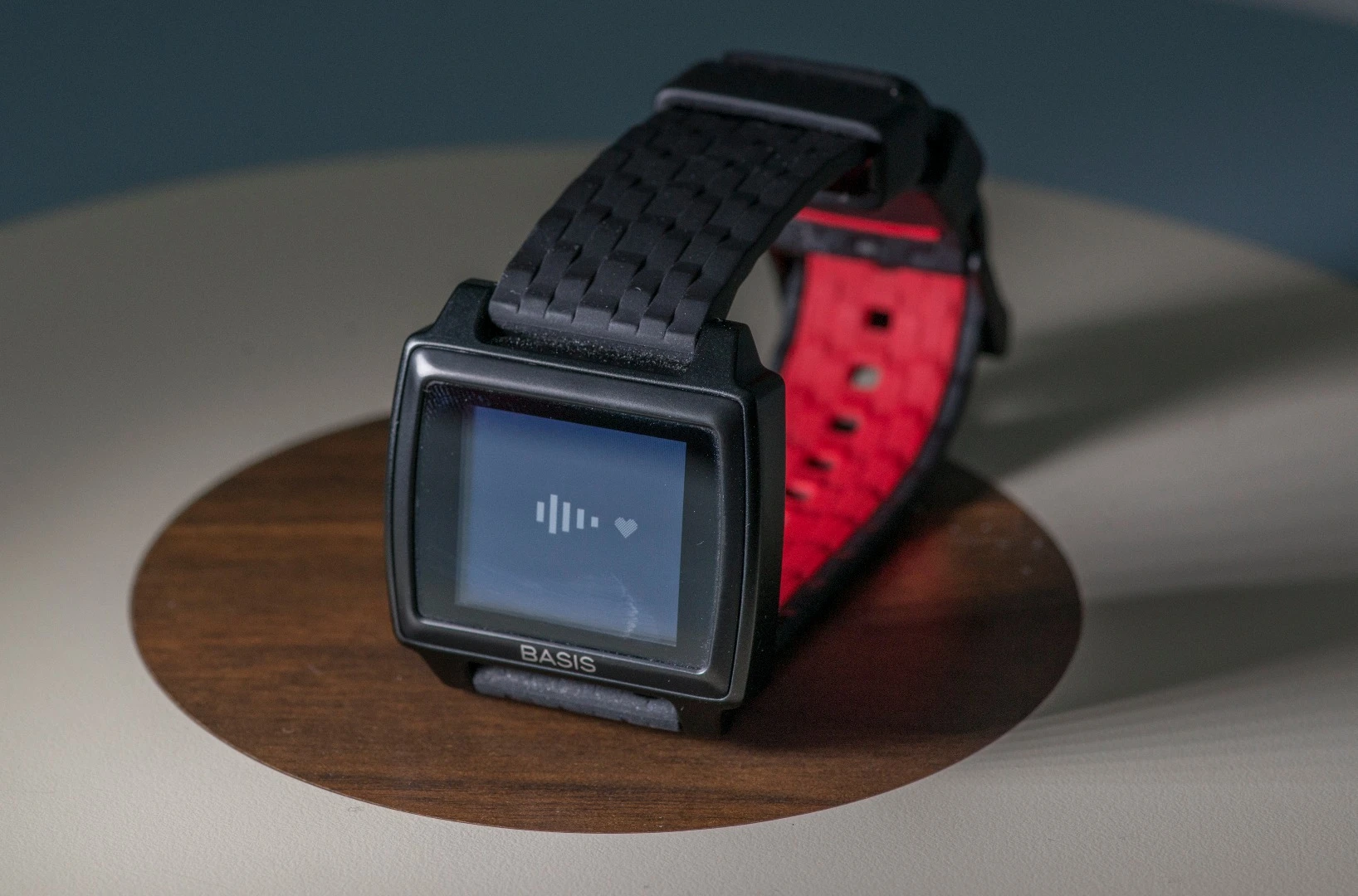 Basis Peak fitness tracker is available for US$200 and come in black or silver options (Photo: Simon Crisp/Gizmag.com)