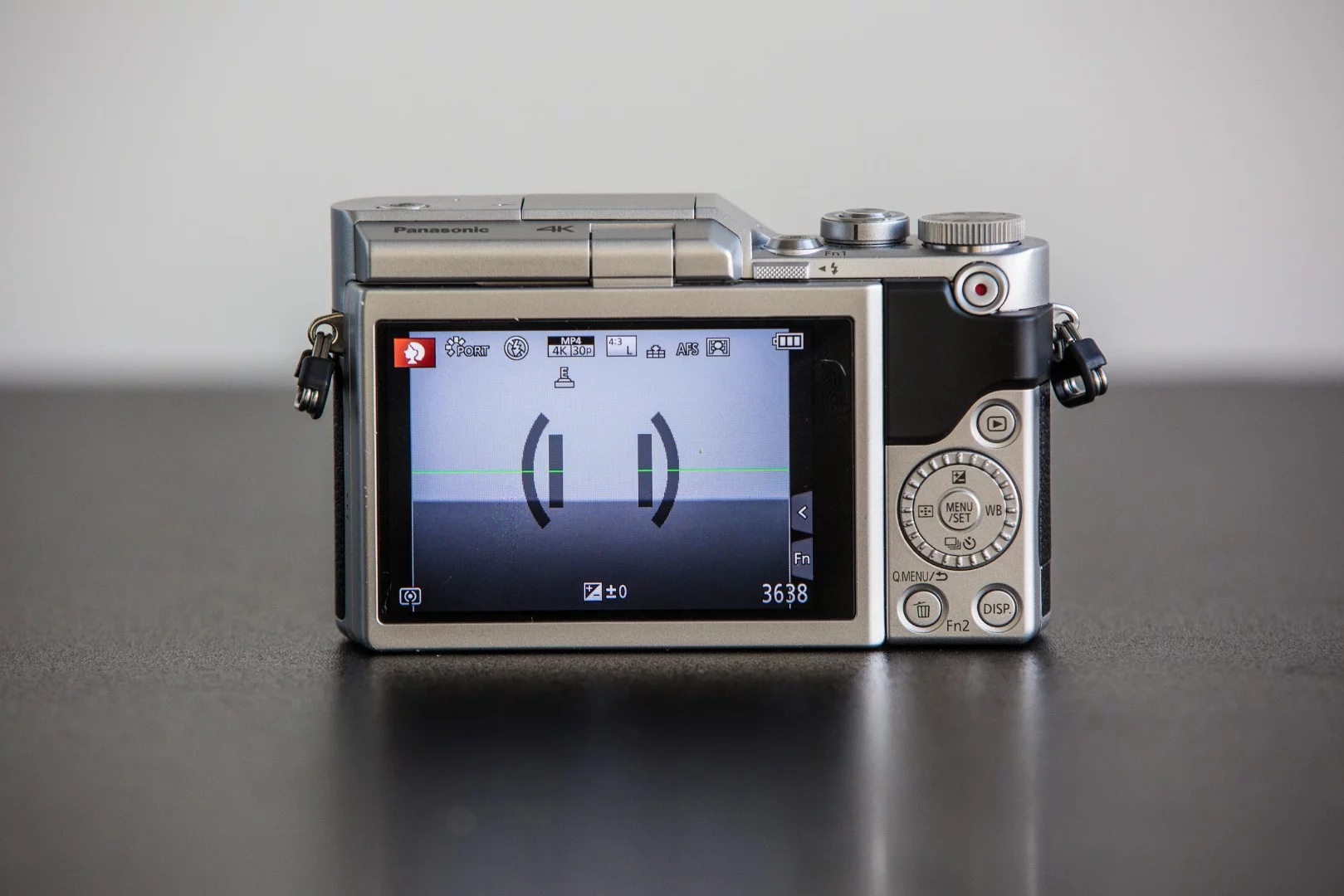 The screen on the GX850 can be used to navigate the menus and minor controls