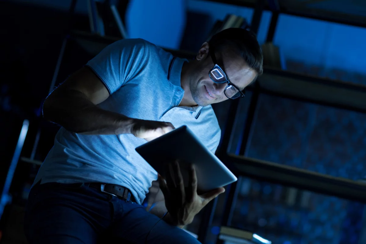 A study has found night owls have a greater risk of dying sooner that those who got to bed and wake up early