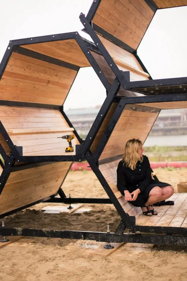 The B-And-Bee being installed at Belgium's Gentse Feesten festival (Photo: B-And-Bee)