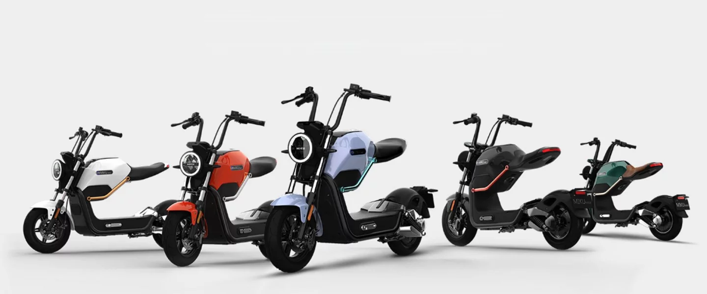 Miku Max: looks odd whatever color you choose