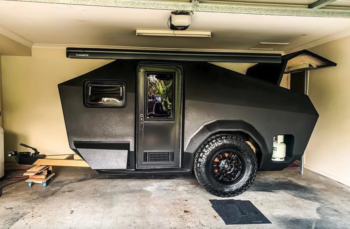 Not exactly a blacksmith hammerhead, but perhaps something like a blacksmith hammerhead reimagined by a designer