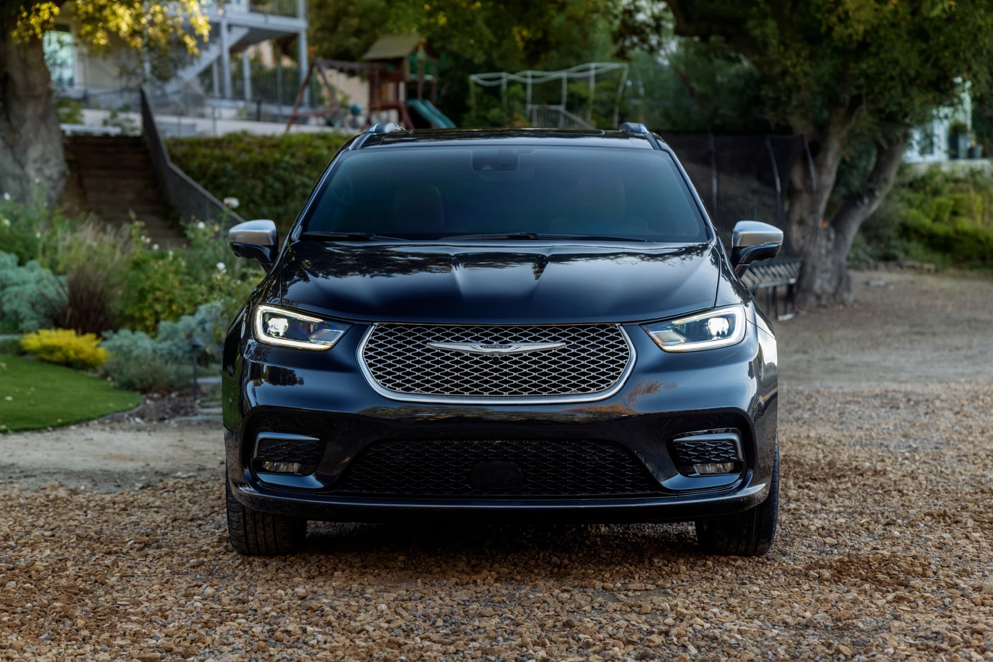 Part of a refresh across the lineup, the 2021 Chrysler Pacifica Pinnacle features a more boldly styled and deeply sculpted face