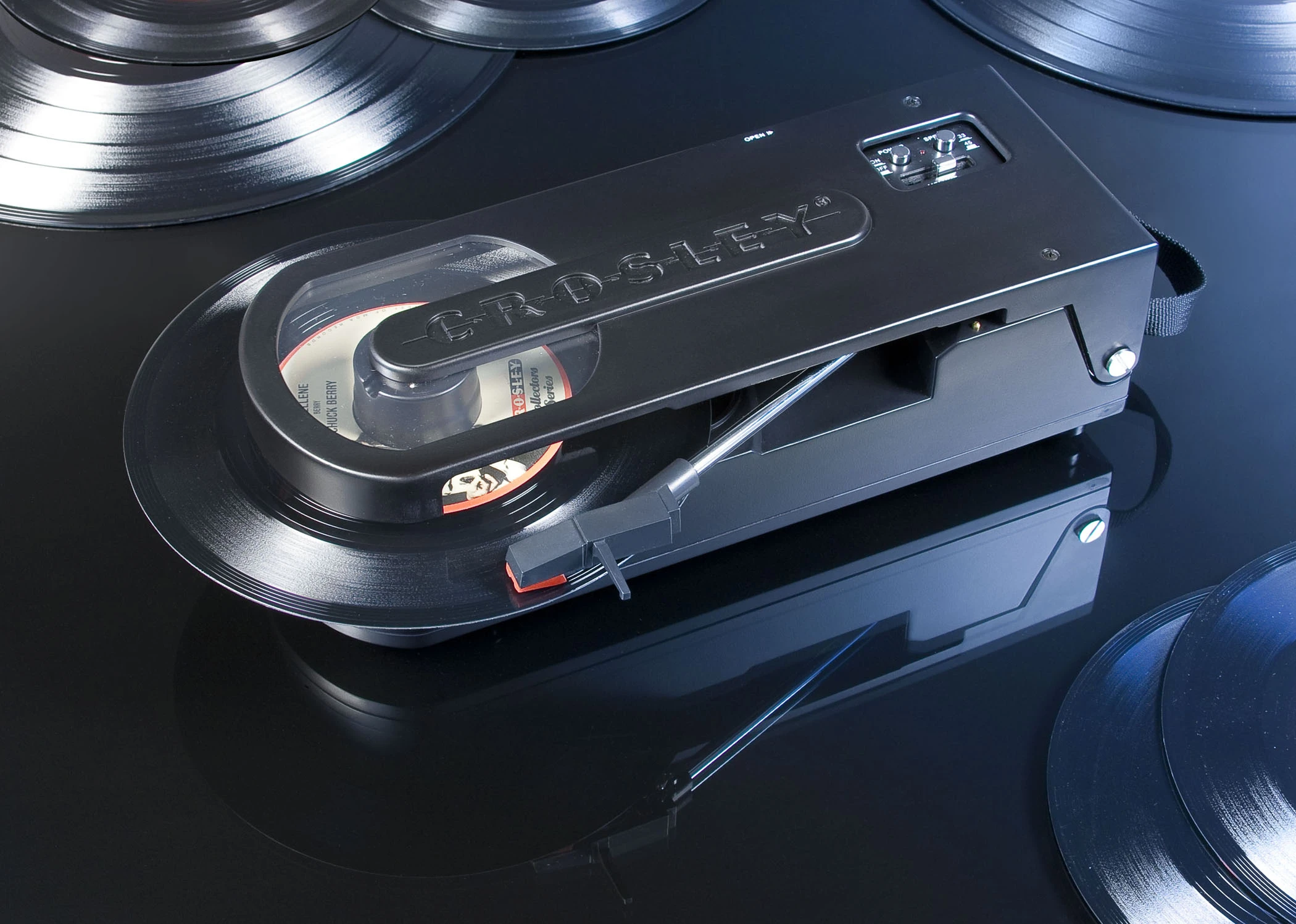 The Revolution can play both 7- and 12-inch vinyl records with a stereo speaker providing audio