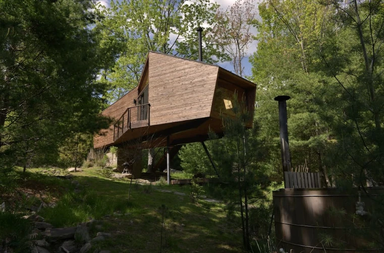An outdoor tub is located a few steps away from the terrace and the main entrance to the home