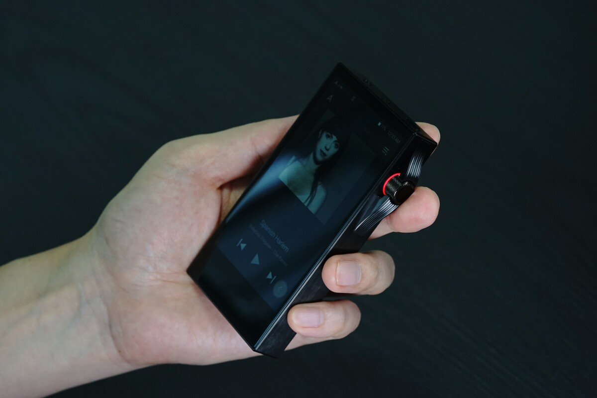 The SA700 portable music player features a 4.1-inch touchscreen and new user interface