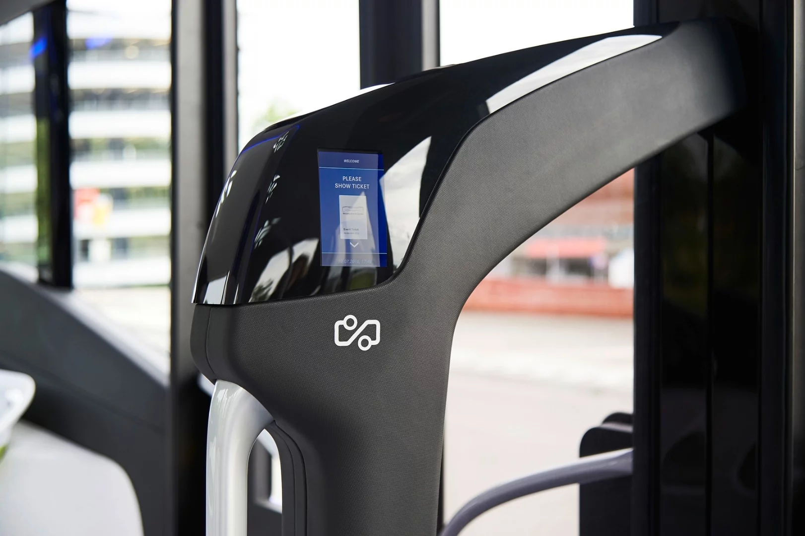 An electronic ticket system is employed to speed up passenger flow