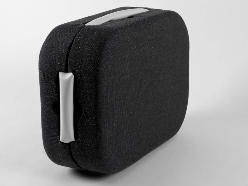 Hop! is manufactured to meet airline cabin space requirements, measuring 55 x 40 x 20 cm (roughly 21 x 15 x 8 inches)