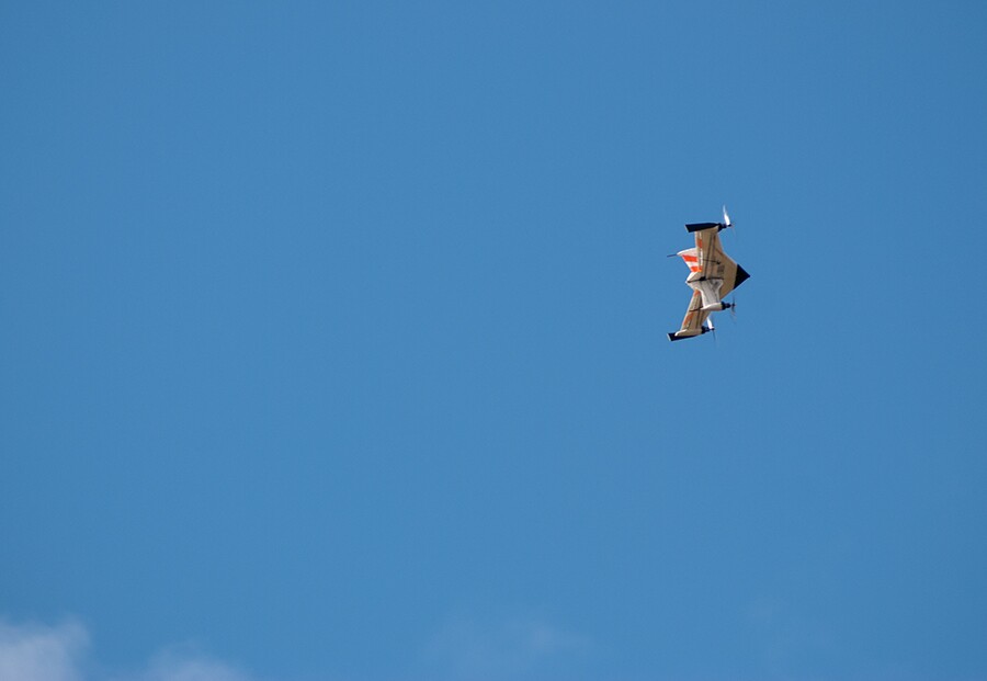 It can then fly forward at speeds of up to 100 km/h (62 mph)