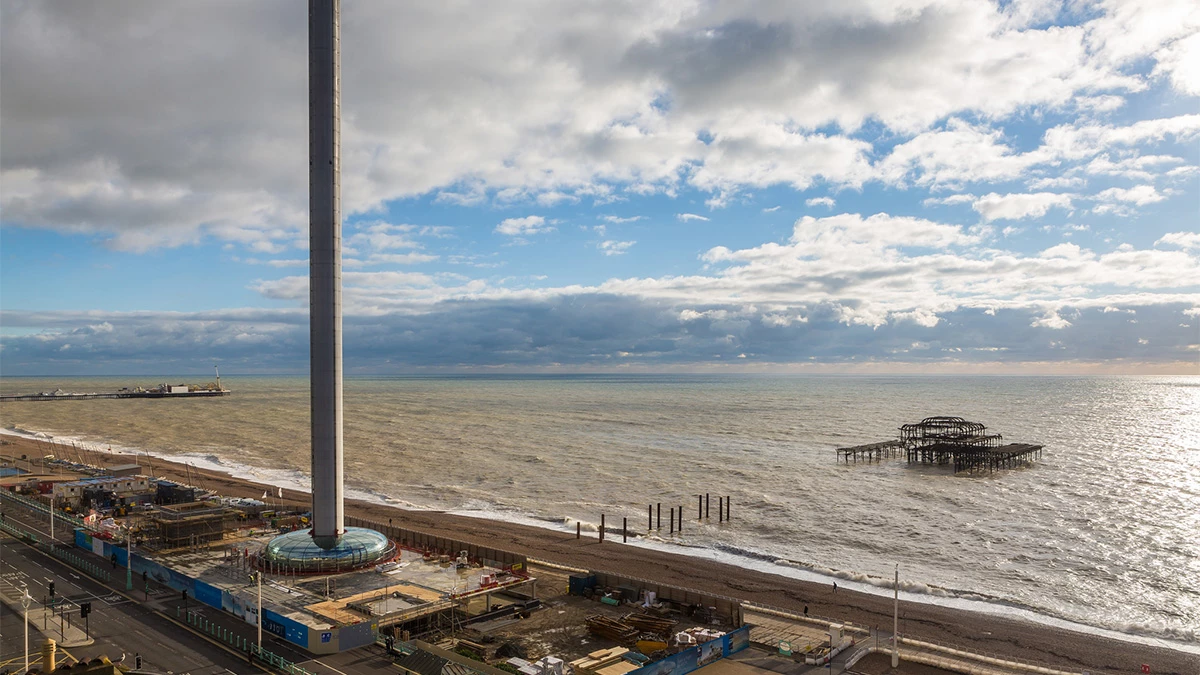 The tower rises 160.469 m (526.473 ft) above the ground and has a diameter of 3.9 m (12.8), giving it a height-to-width aspect ratio of 41.15:1