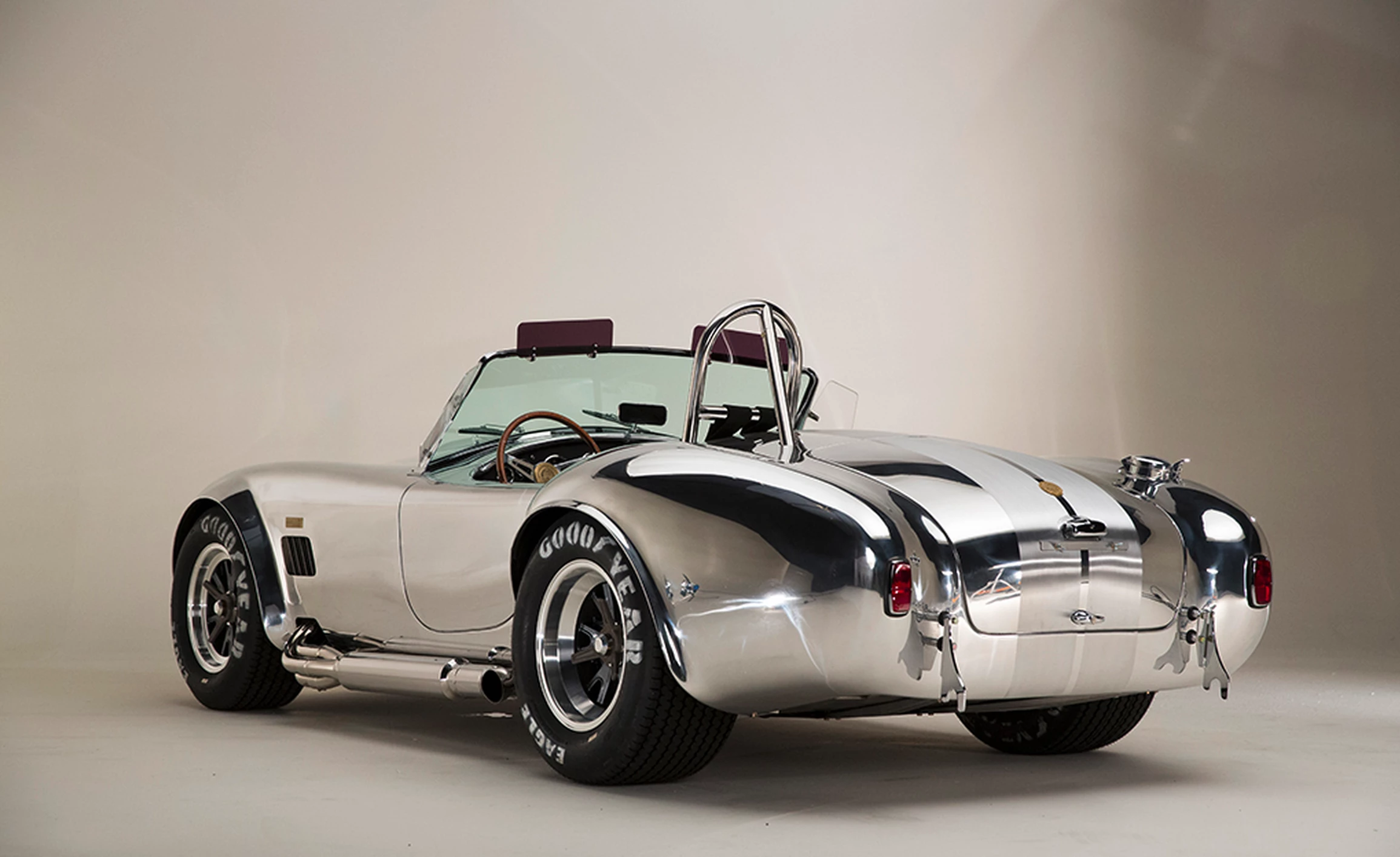 Each will be documented in the ‘World Registry’ alongside the original 343 built by Shelby American in the 1960s, and the 50th Anniversary 427 Cobra will be available with either a fiberglass body for US$120,000, or an aluminum bodied car (pictured) for $180,000.