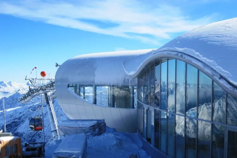 Approximately 20 million Euros (US$26.75 million) went into the very challenging construction of the Wildspitzbahn cable car and visitor center (Image: Pitztaler Gletscherbahn)