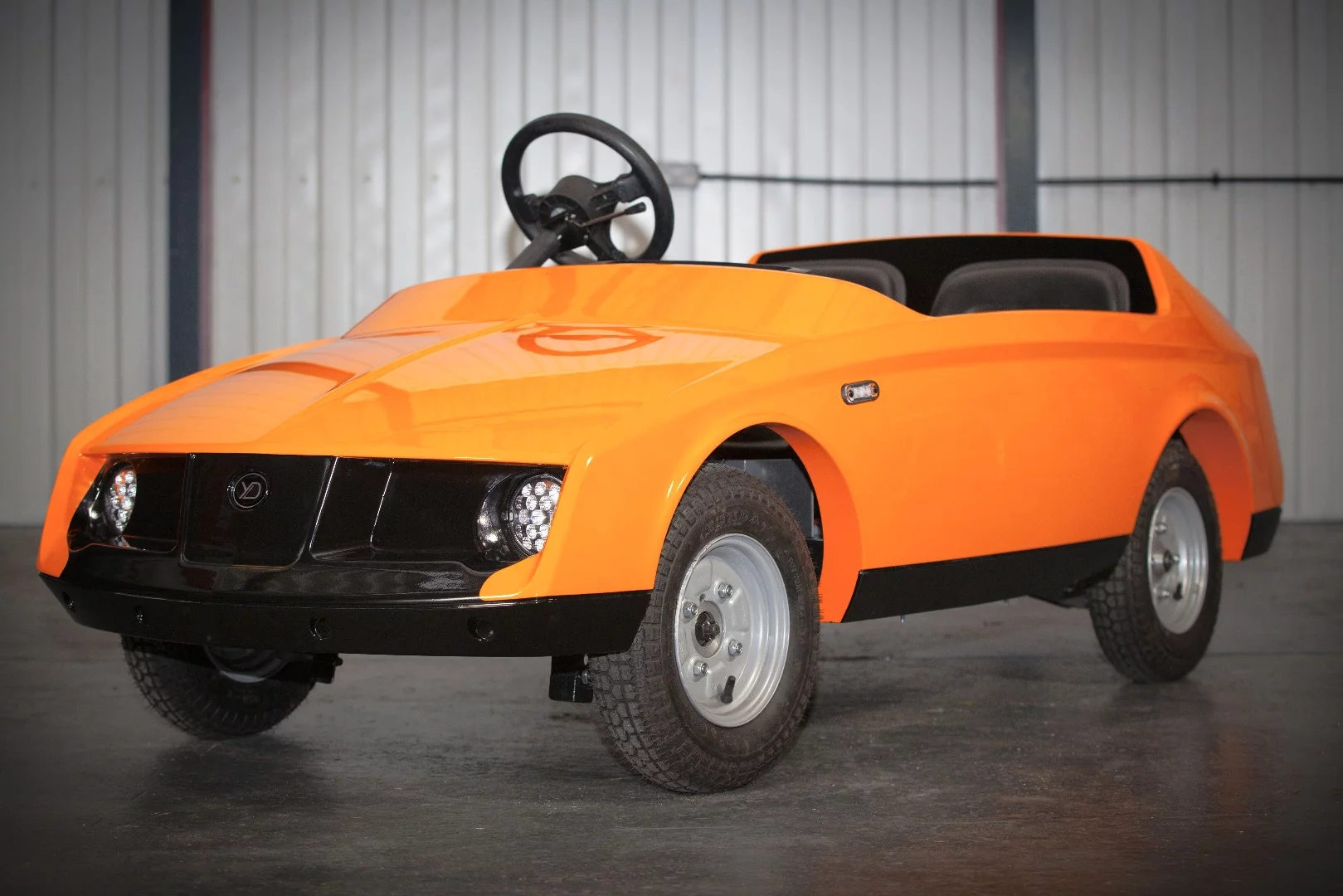 The Firefly has many of the same features of a full-sized car including suspension, headlights and turn signals, and hydraulic disc brakes.