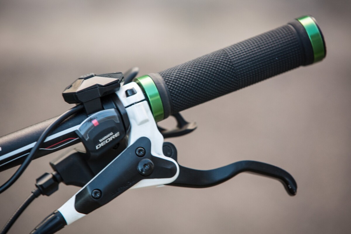Benelli Achle 29 eBike: Shimano Deore shifters
