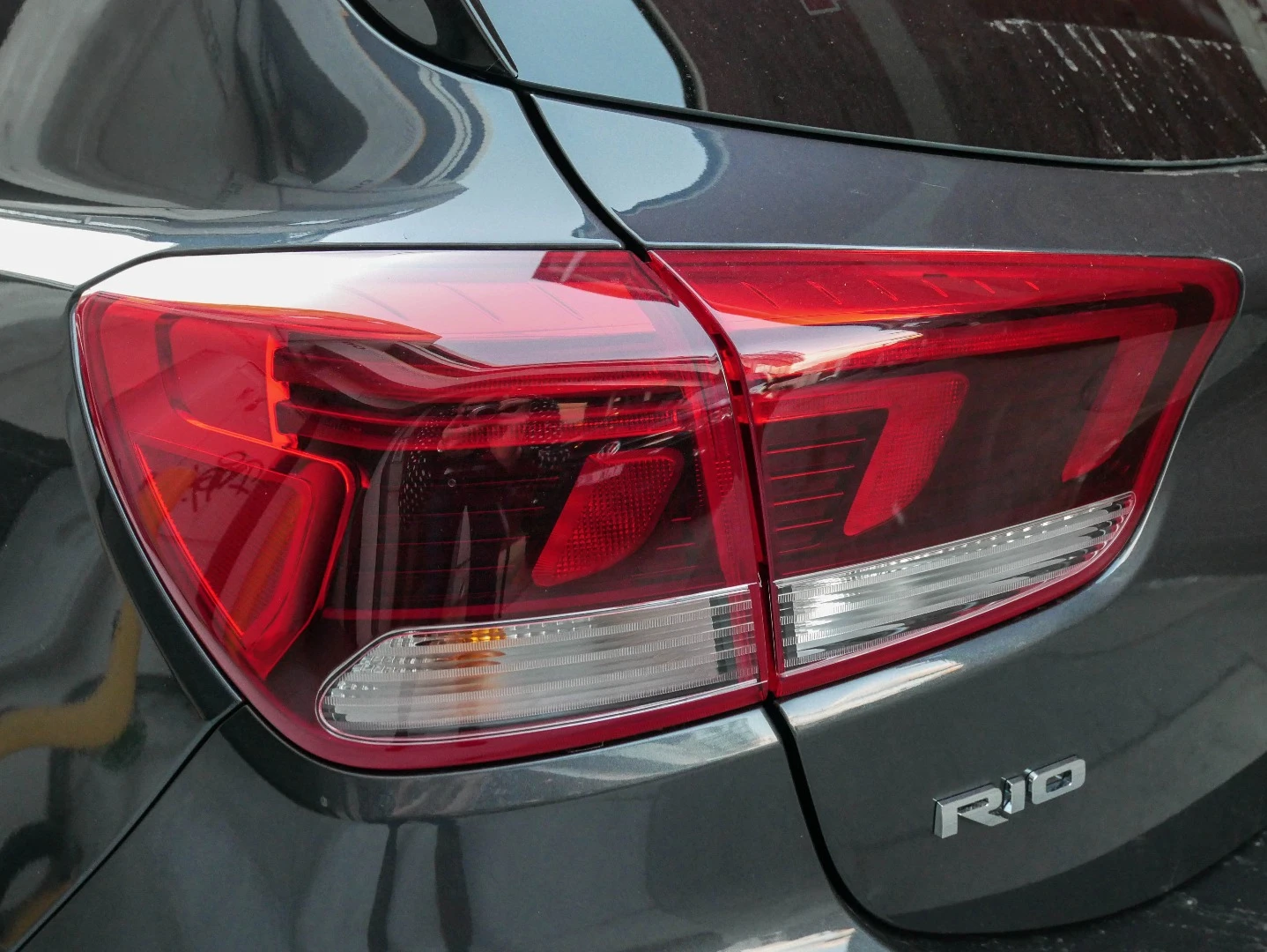 Kia has integrated its light signature into the new Rio