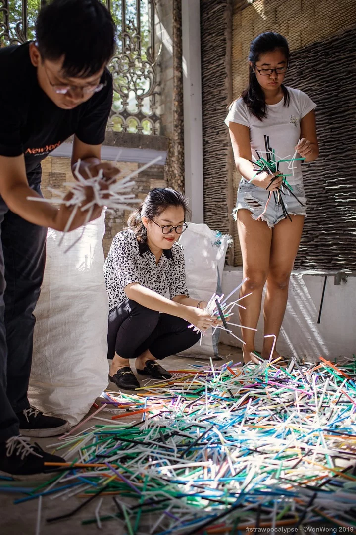 Straws for the Strawpocalypse installation were collected by volunteers from all over Vietnam, with the blue, green and black straws making up the main body of the wave
