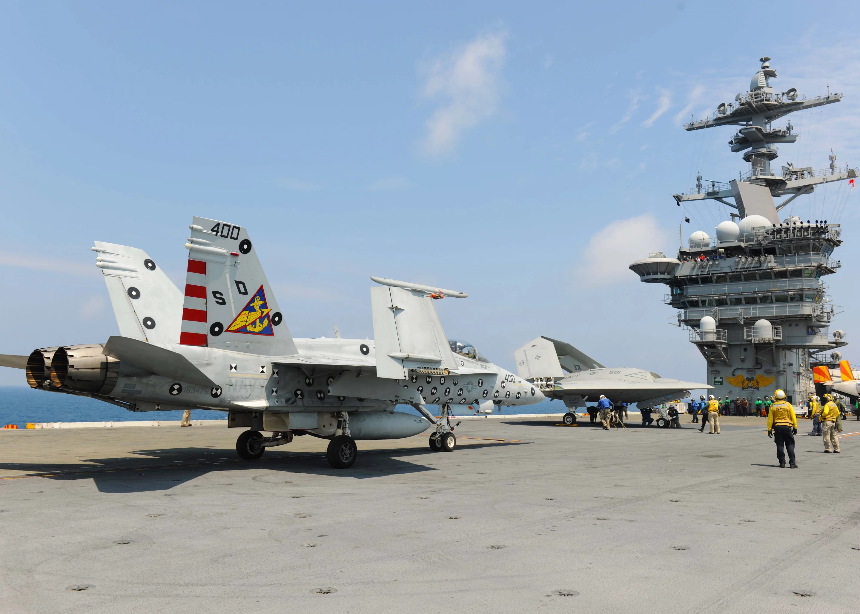 X-47B conducts flight operations aboard the aircraft carrier USS Theodore Roosevelt (Photo: Mass Communications Specialist Seaman Apprentice Alex Millar/US Navy)