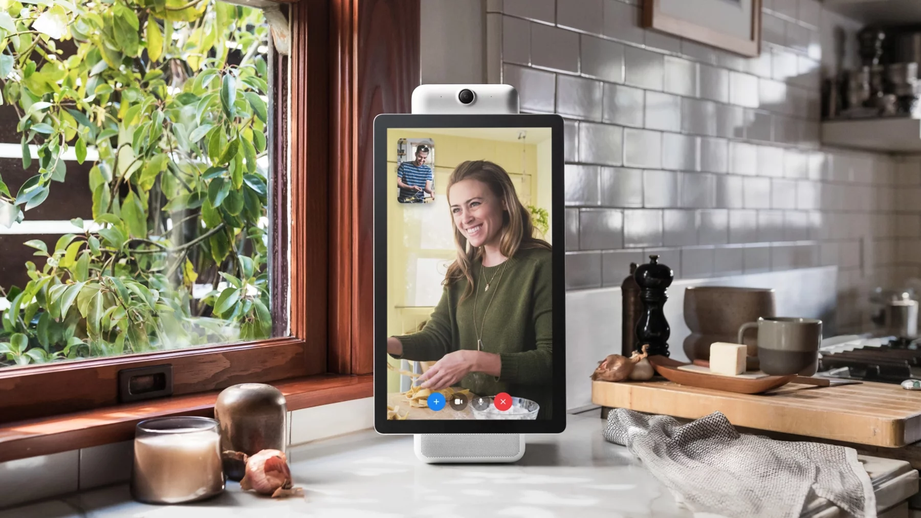 Facebook Portal brings Facebook Messenger to your kitchen table