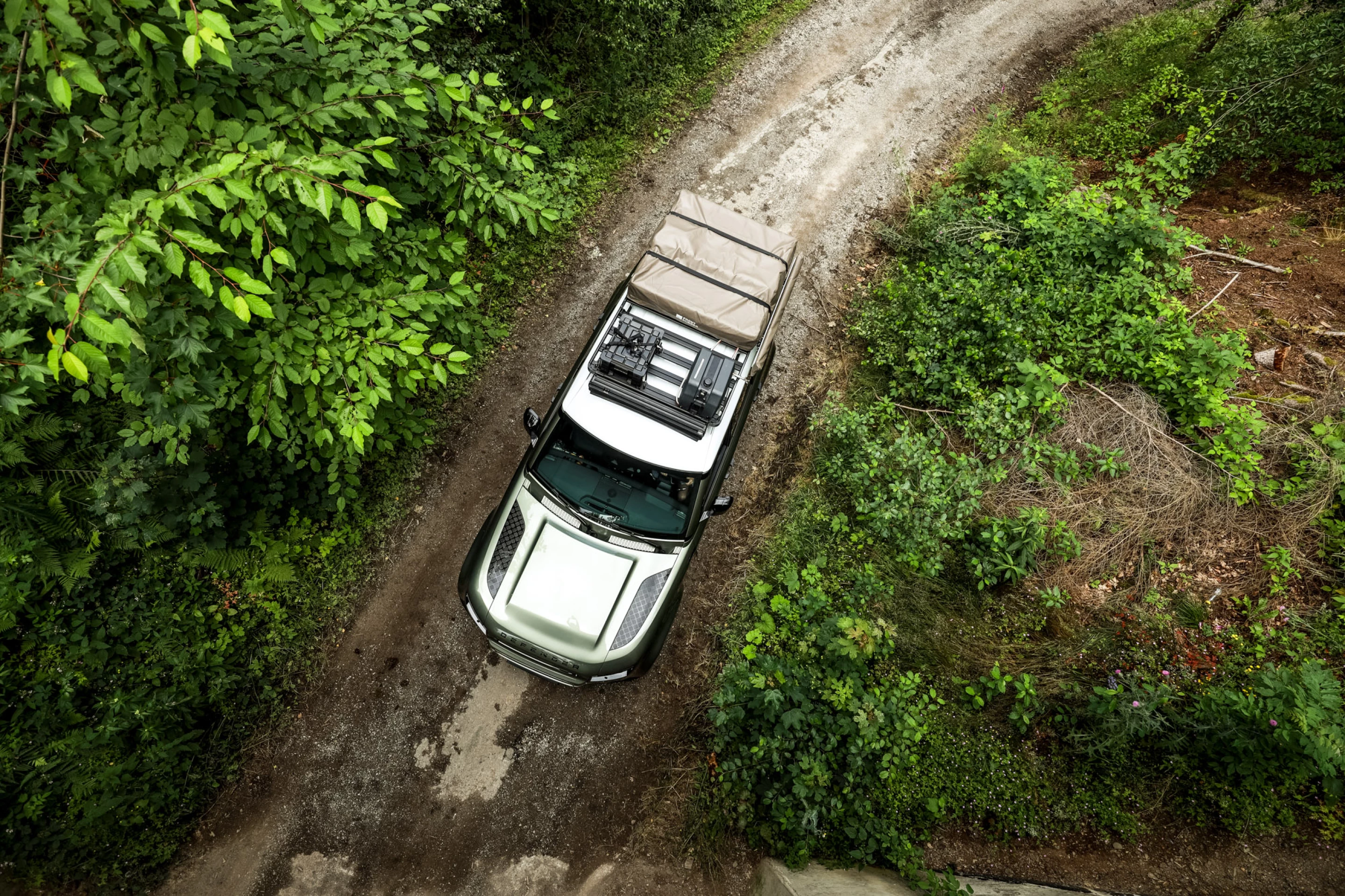 Modular roof rack turns Land Rover Defender into flexible gear mule