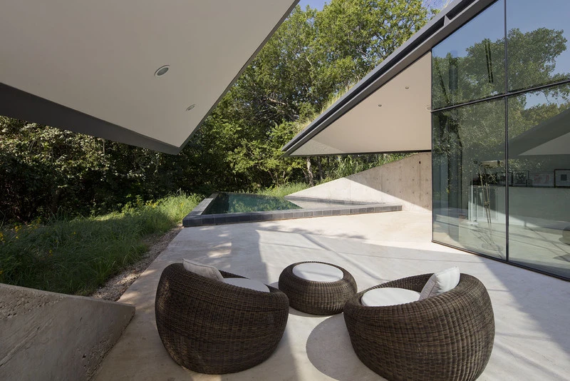 Edgeland House, modeled on the Native American Pit House, is buried 7 ft below ground level and is divided into two clear halves - sleeping and living sectors