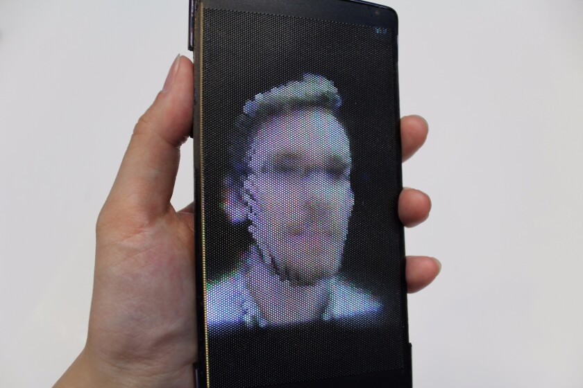 3D images are viewable without glasses from different angles