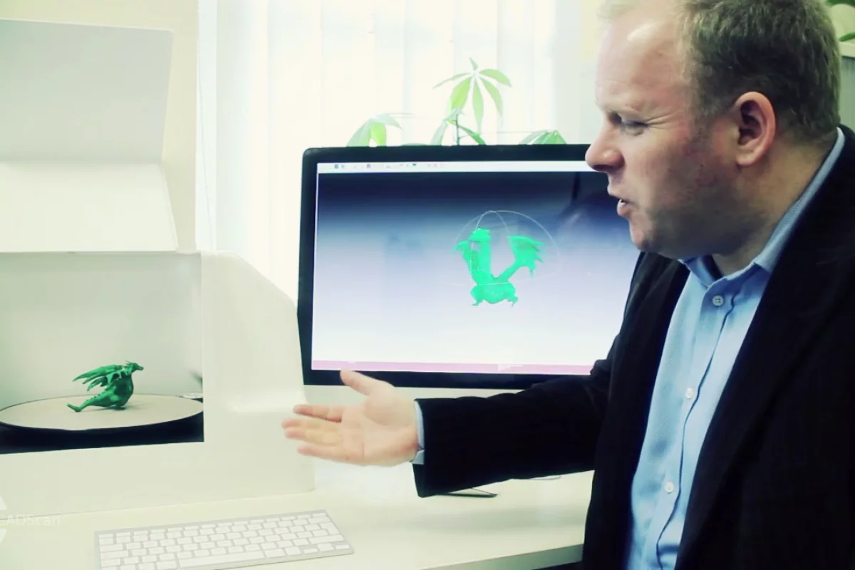 CADScan3D co-founder Alastair Buchanan shows off his desktop 3D scanner