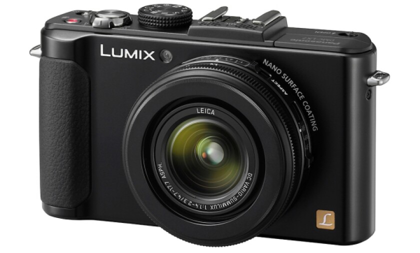 An ISO range of 80-12,800, will be good news for low-light shooters, while those who prefer a bit of speed should be impressed by the ability to shoot full resolution images at 11 fps with the LX7
