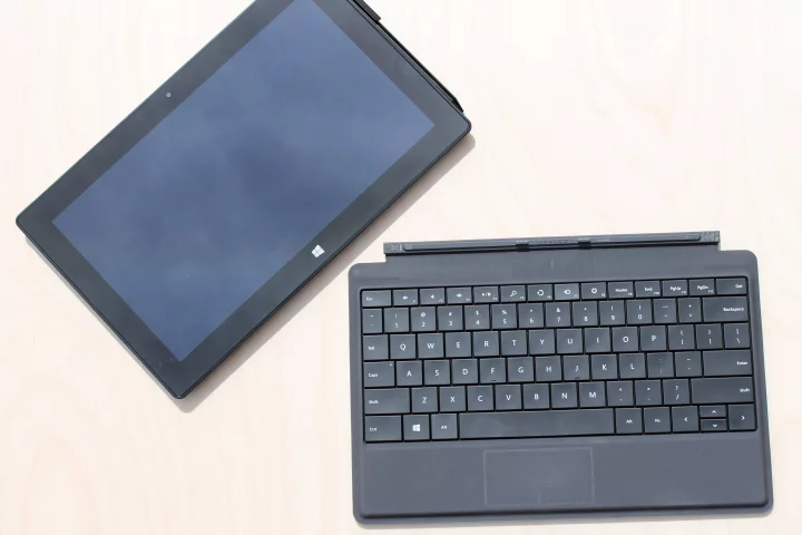 Gizmag reviews the Power Cover, a keyboard accessory that extends the battery life in Microsoft Surface