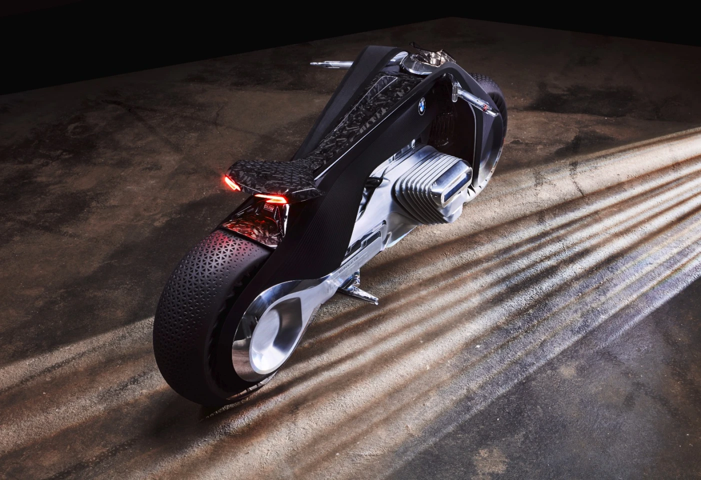 The polished aluminum finish of the engine covers is dynamic, moving outward during use to add aerodynamics around the rider’s legs, sucking in when the bike is at rest for a slim, simplistic profile