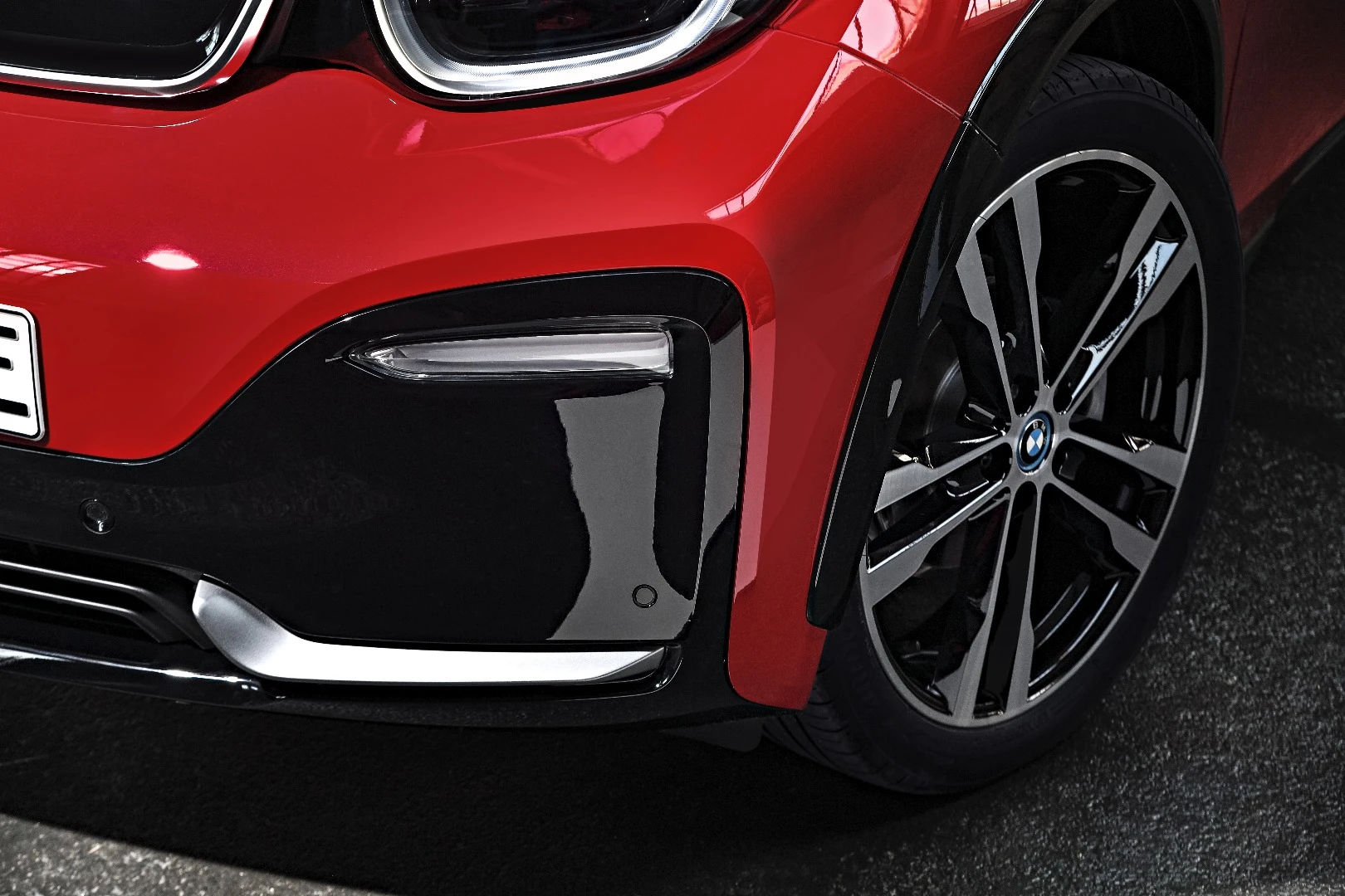 The front and rear aprons will have more sport-themed contours with black and gray edges and inlay details