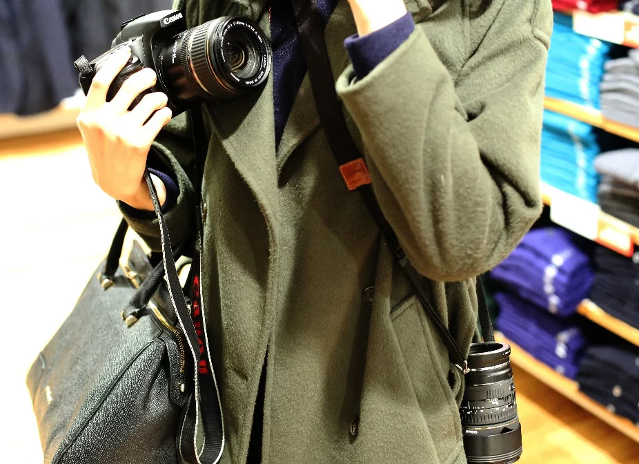 The Lens Flipper has a lens mount on either side to hold a second lens, and the one users are taking off a camera