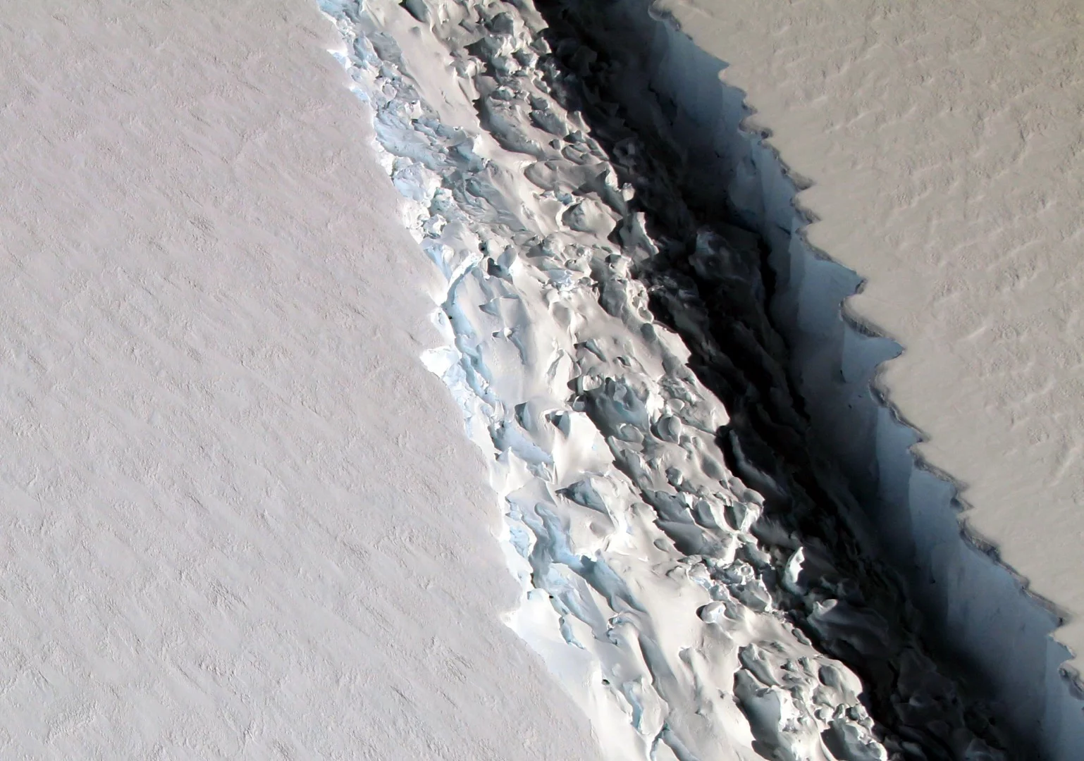 This giant crack in West Antartica threatens to release one of the largest icebergs ever recorded