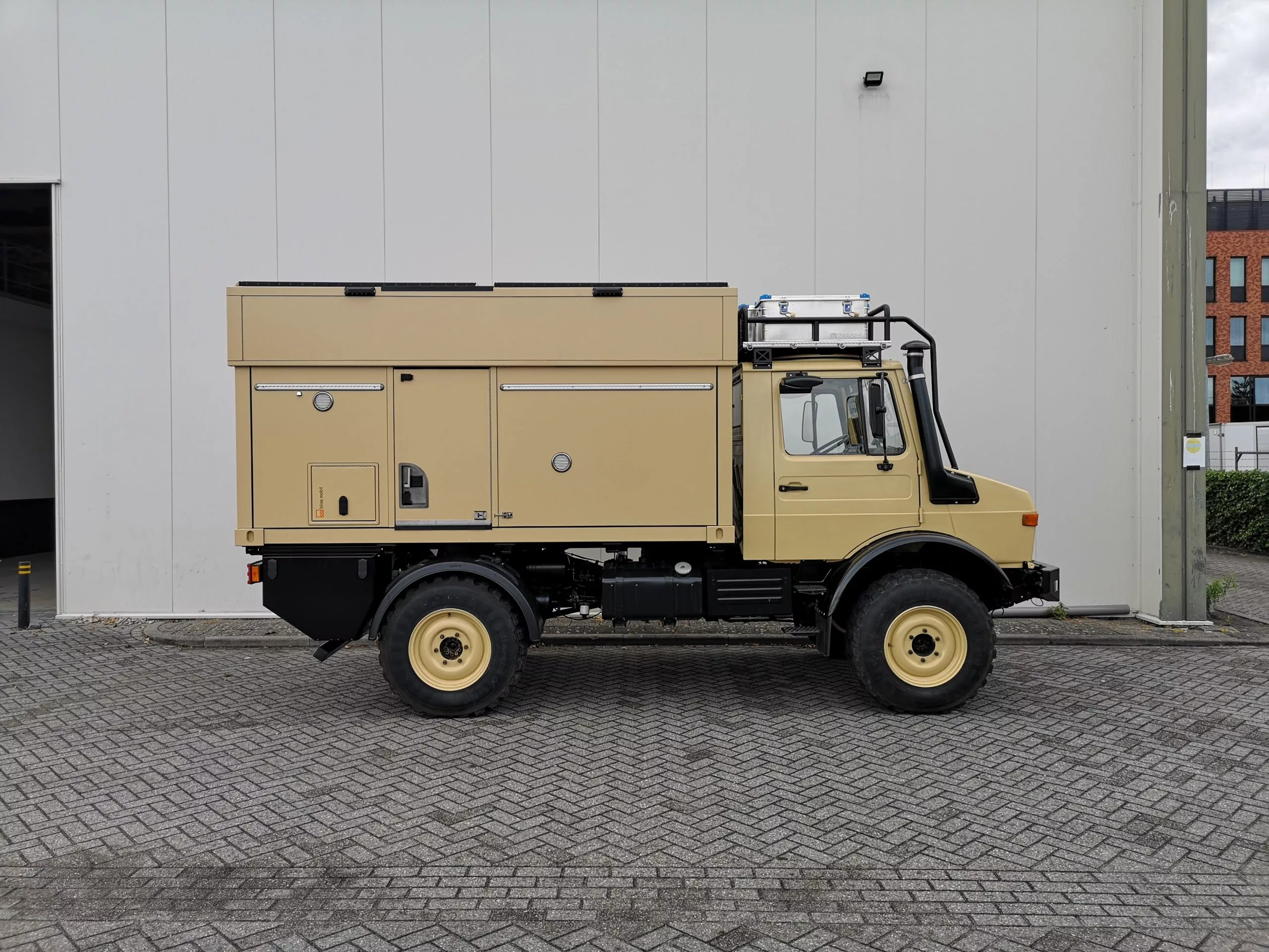 The newly redesigned 11-foot lifting Bliss Mobil finds home on an older 435-series Unimog