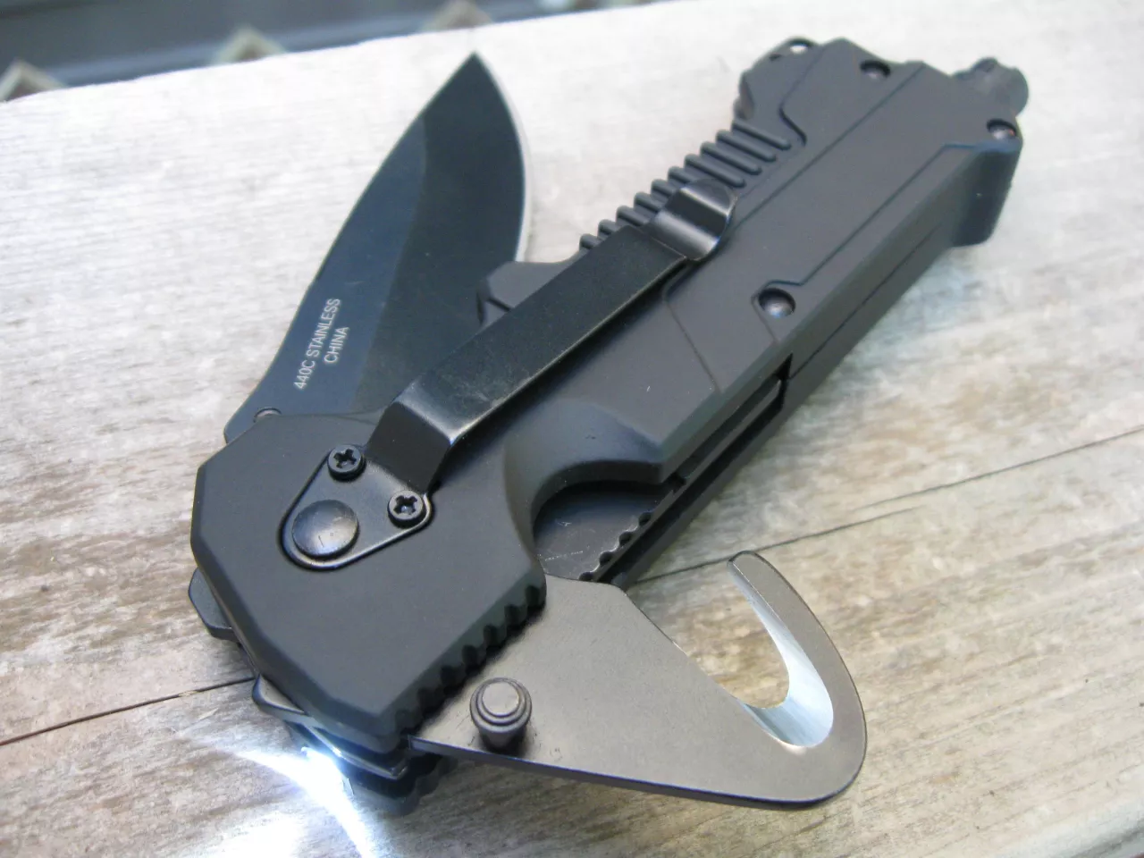 The T3 with both blades partially extended