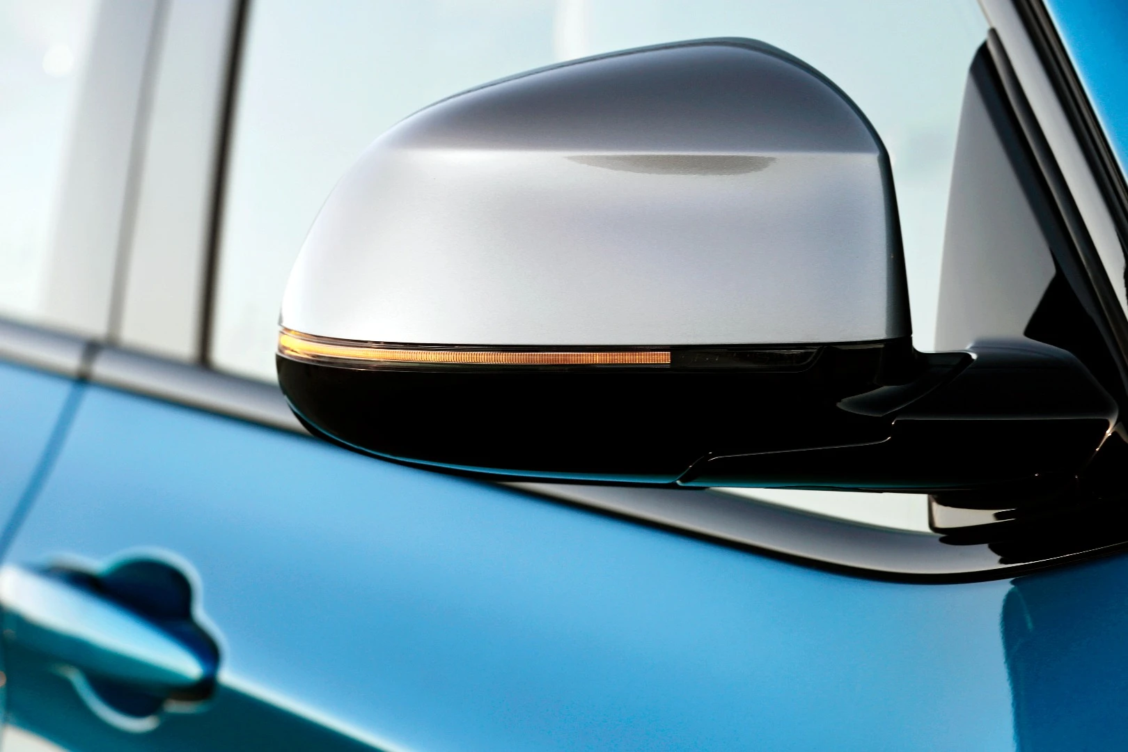 The M40i gets Audi-esque chrome wing mirrors